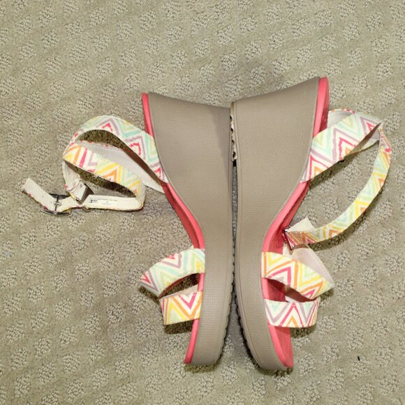 Crocs Leigh II Women's Sz 8 Vibrant Dressy Ankle Strap Wedge Heel Sandals 15313 - Picture 3 of 6